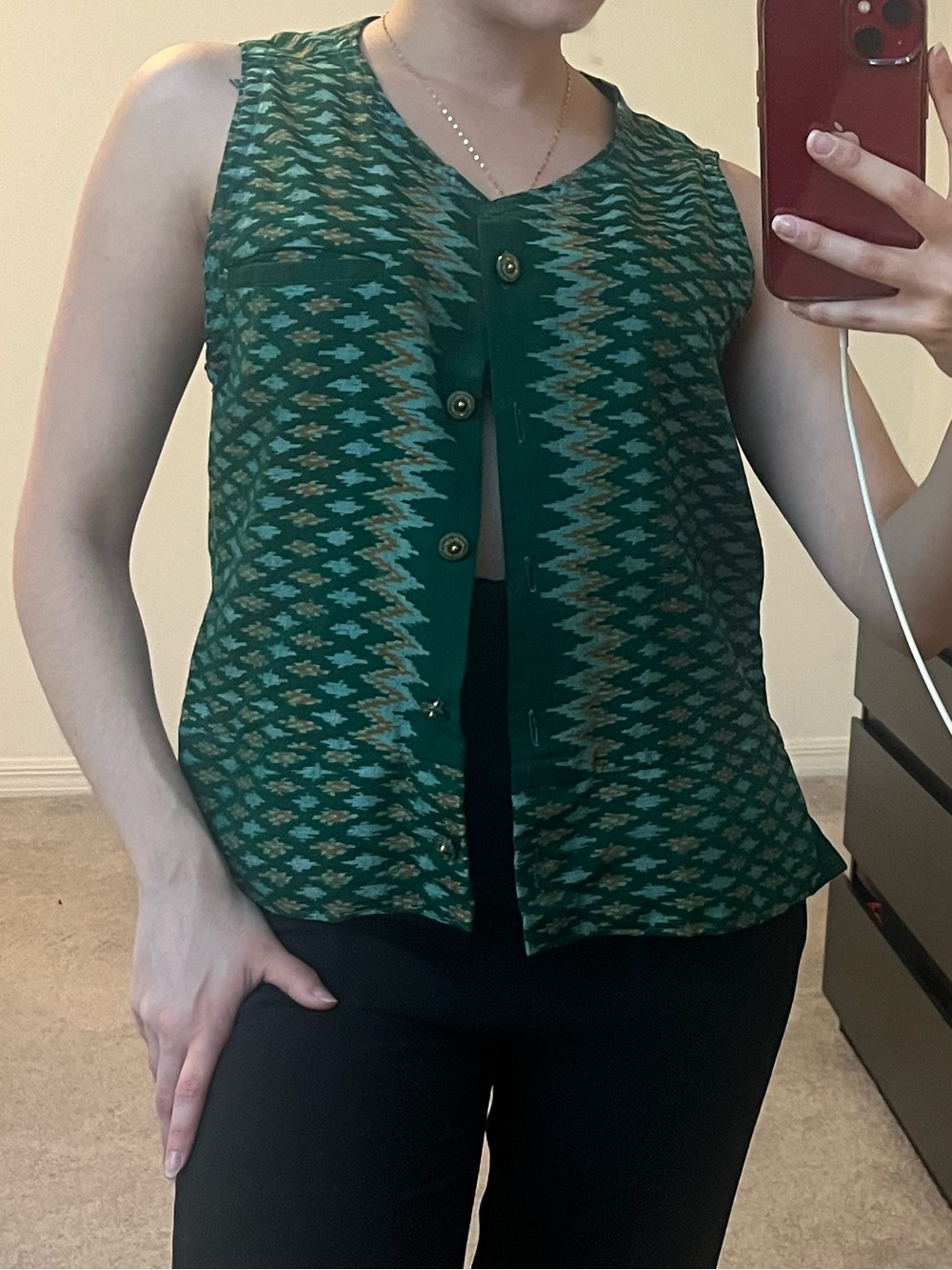 Green Patterned Sleeveless Button-Front Top - Picture 7 of 9